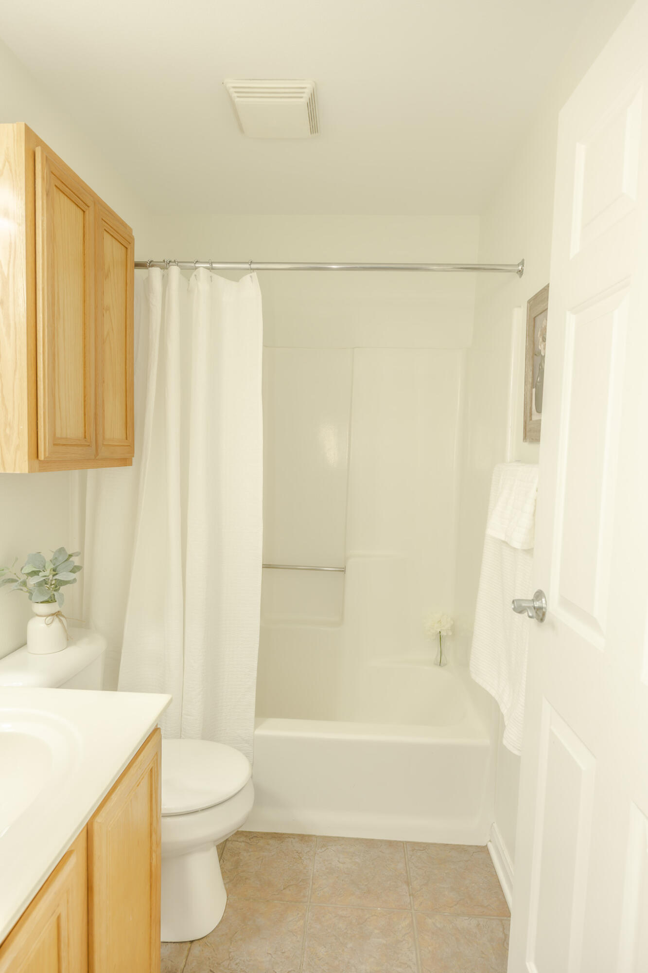 1108 North Milwaukee Street, Unit 320 Milwaukee, WI 53202 - Photo 20 of 32 IMG_1359