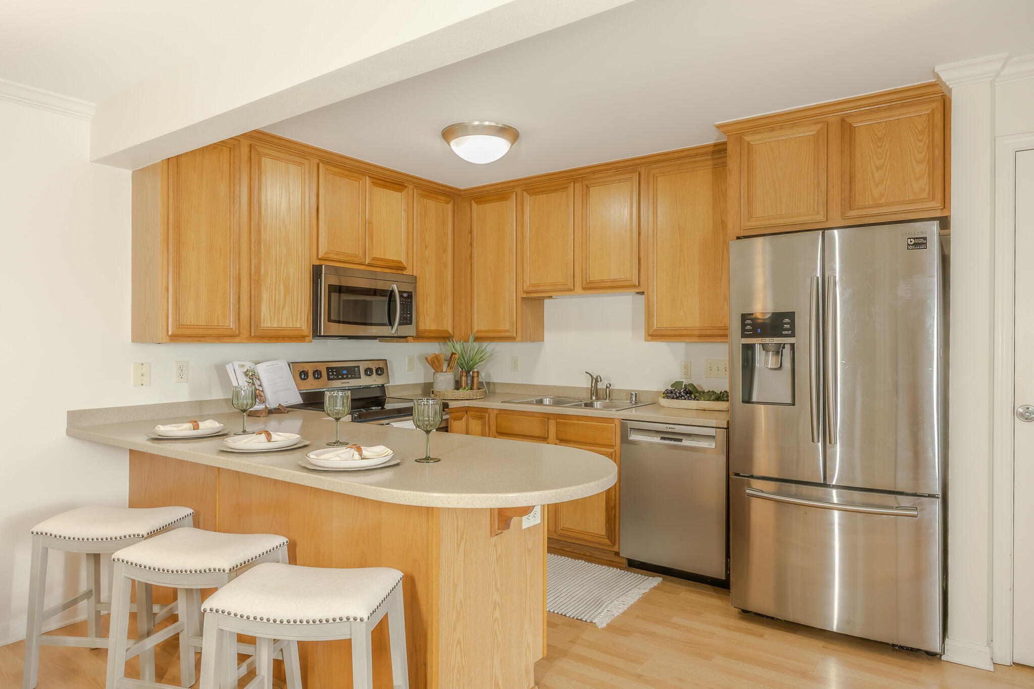 1108 North Milwaukee Street, Unit 320 Milwaukee, WI 53202 - Photo 2 of 32 Kitchen