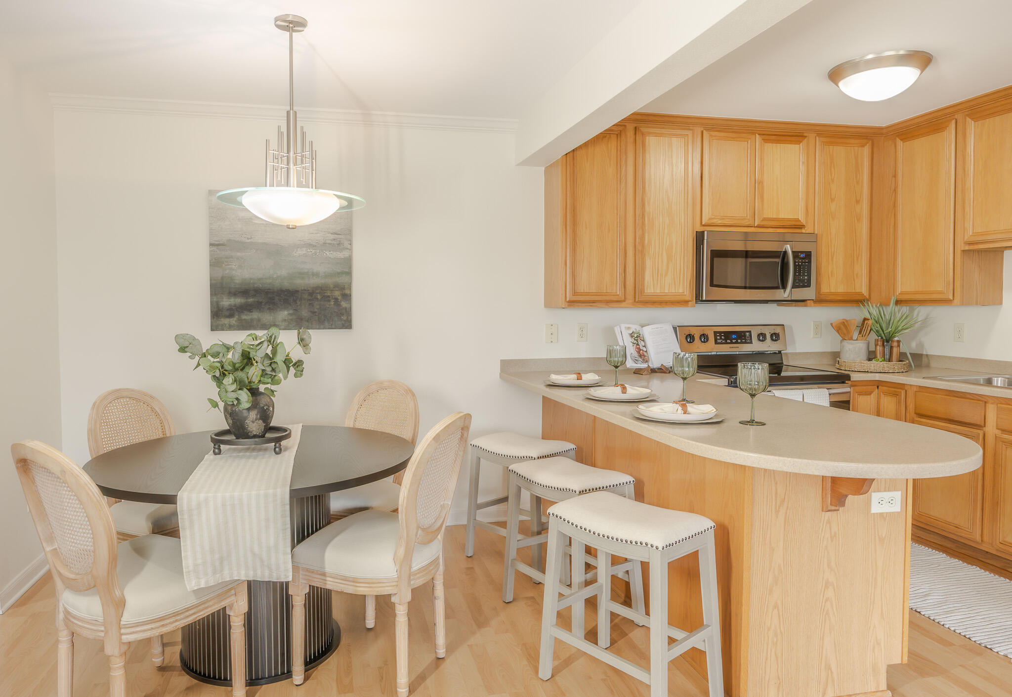 1108 North Milwaukee Street, Unit 320 Milwaukee, WI 53202 - Photo 4 of 32 Kitchen/dining area