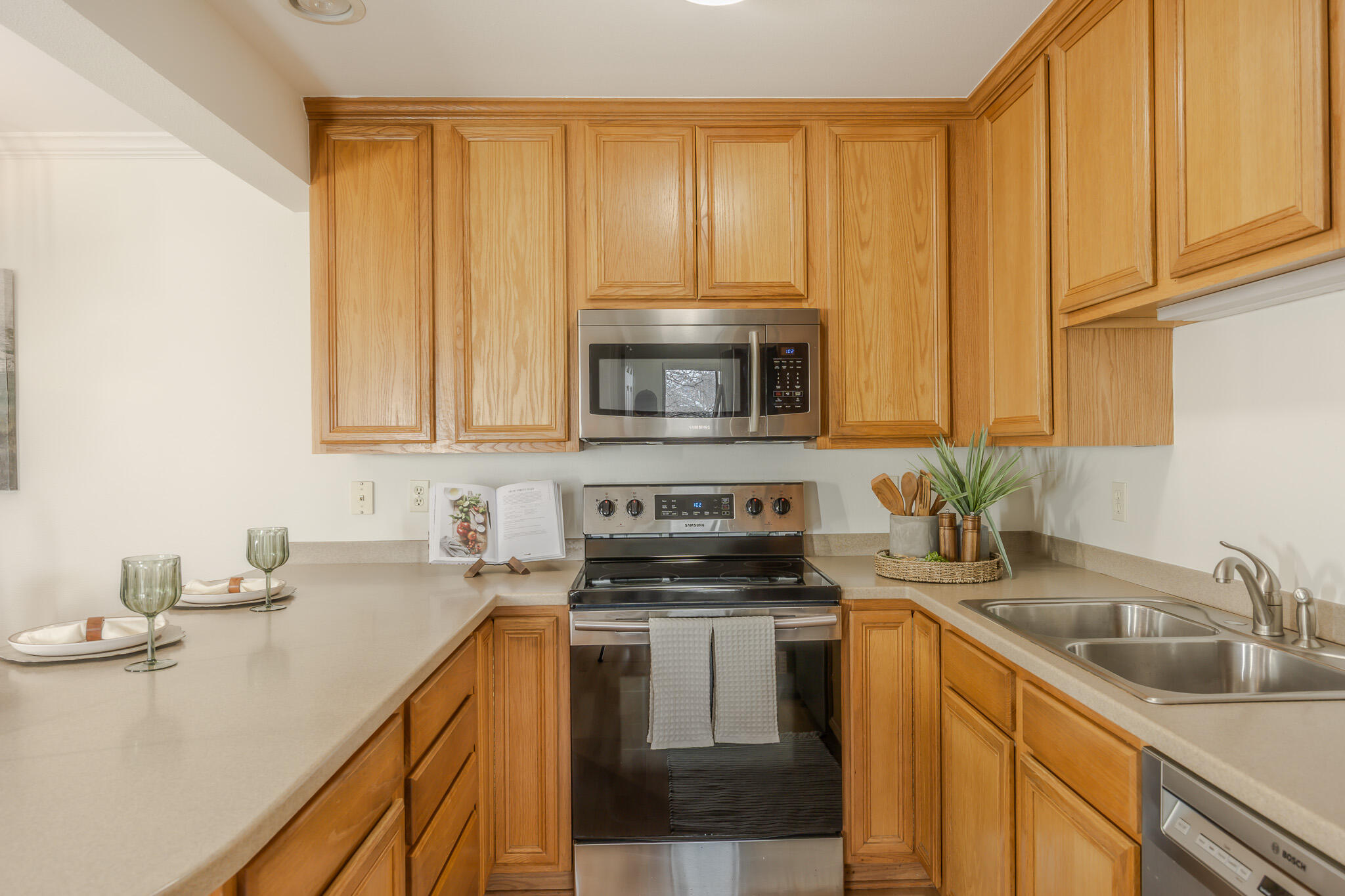 1108 North Milwaukee Street, Unit 320 Milwaukee, WI 53202 - Photo 5 of 32 IMG_1338