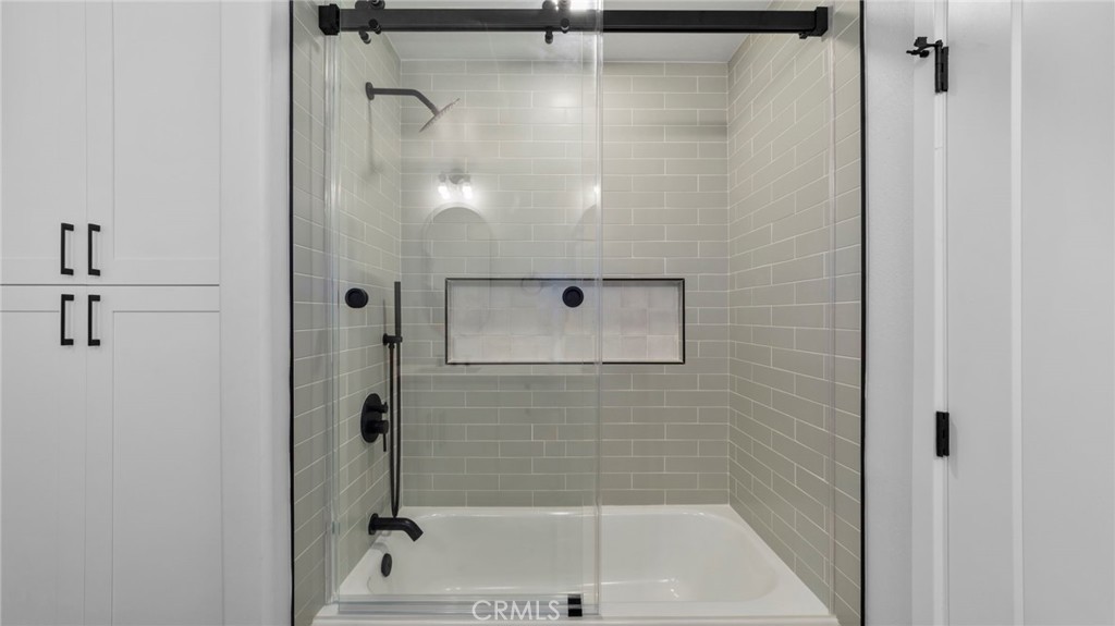 1726 Kings Road Vista, CA 92084 - Photo 29 of 66 Upstairs Hallway Bath