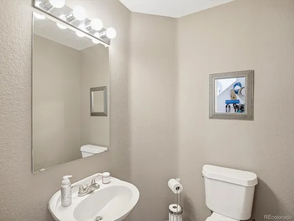 $585,000 | 9860 Aftonwood Street, Highlands Ranch, CO 80126