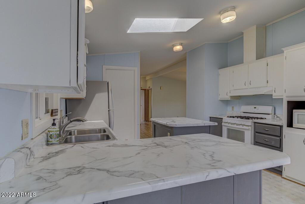 109 North Pinecrest Road Payson, AZ 85541 - Photo 8 of 26 Kitchen (2)