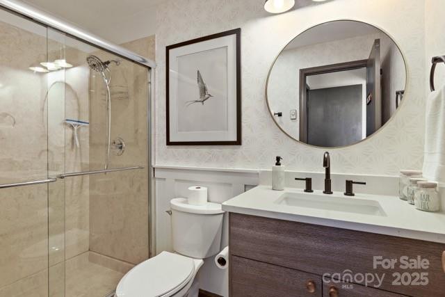 105 Beechtop Road Beech Mountain, NC 28604 - Photo 20 of 42 a bathroom with a toilet a sink and mirror