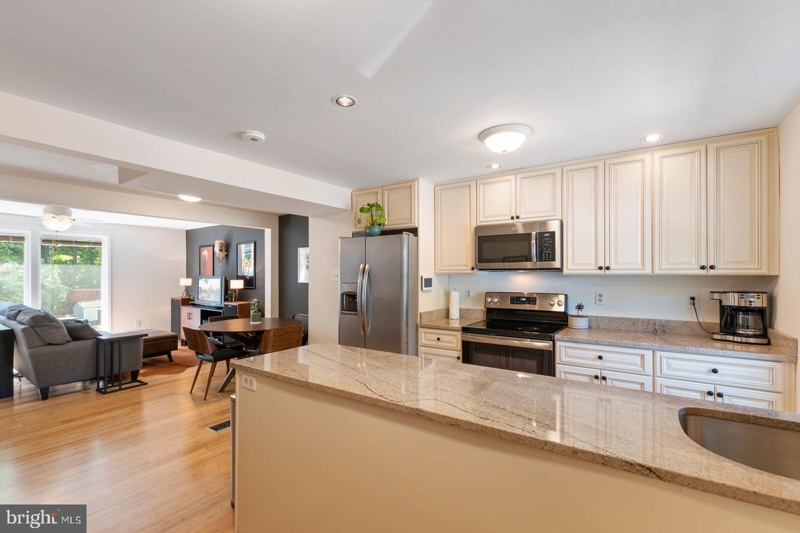 8062 Grandview Court Springfield, VA 22153 - Photo 5 of 37 Gallery Image 5