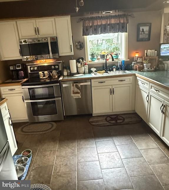 201 Robinson Road Salem, NJ 08079 - Photo 5 of 19 a kitchen with a stove a sink and a microwave