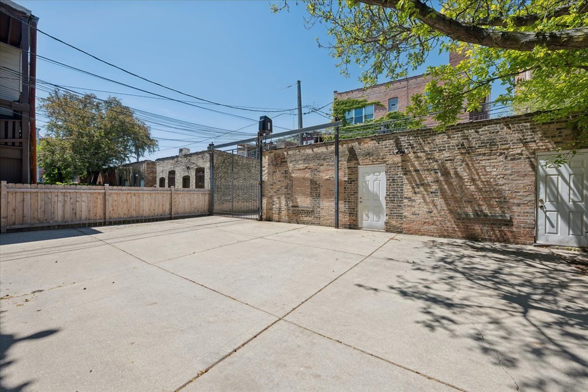 6348 North Magnolia Avenue, Unit 3 Chicago, IL 60660 - Photo 17 of 19 a view of a house with a street