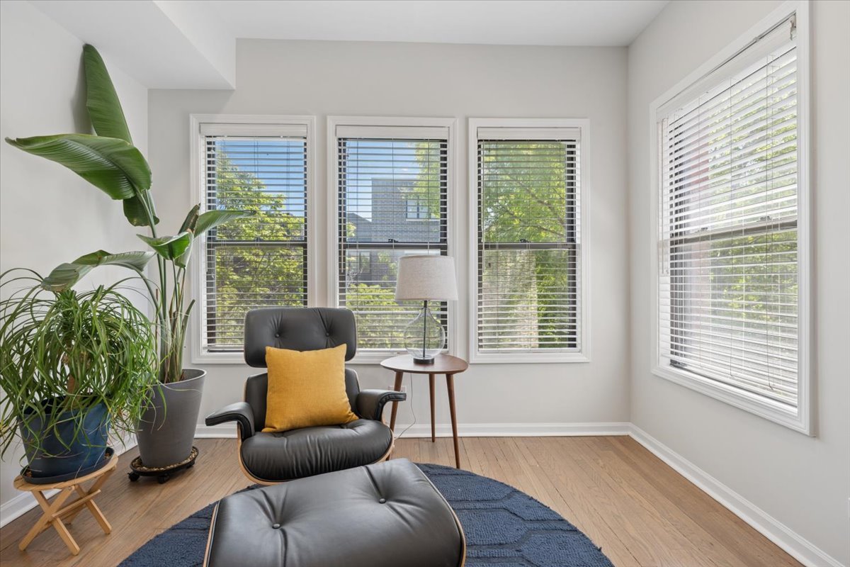 6348 North Magnolia Avenue, Unit 3 Chicago, IL 60660 - Photo 5 of 19 a living room with furniture and a large window
