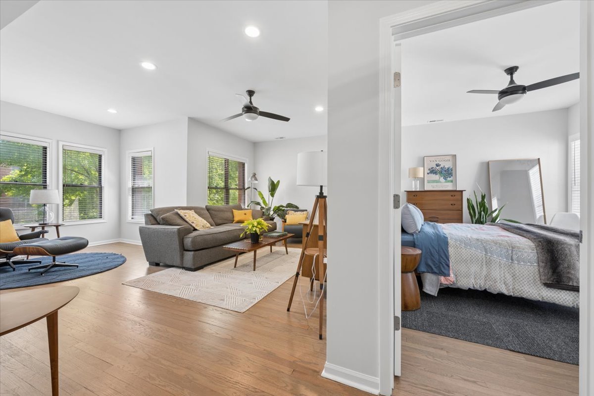 6348 North Magnolia Avenue, Unit 3 Chicago, IL 60660 - Photo 6 of 19 a living room with furniture and a wooden floor
