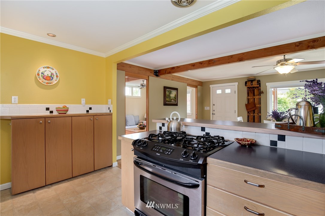 167 Lyons Avenue Northeast Renton, WA 98059 - Photo 11 of 25 Gallery Image 11
