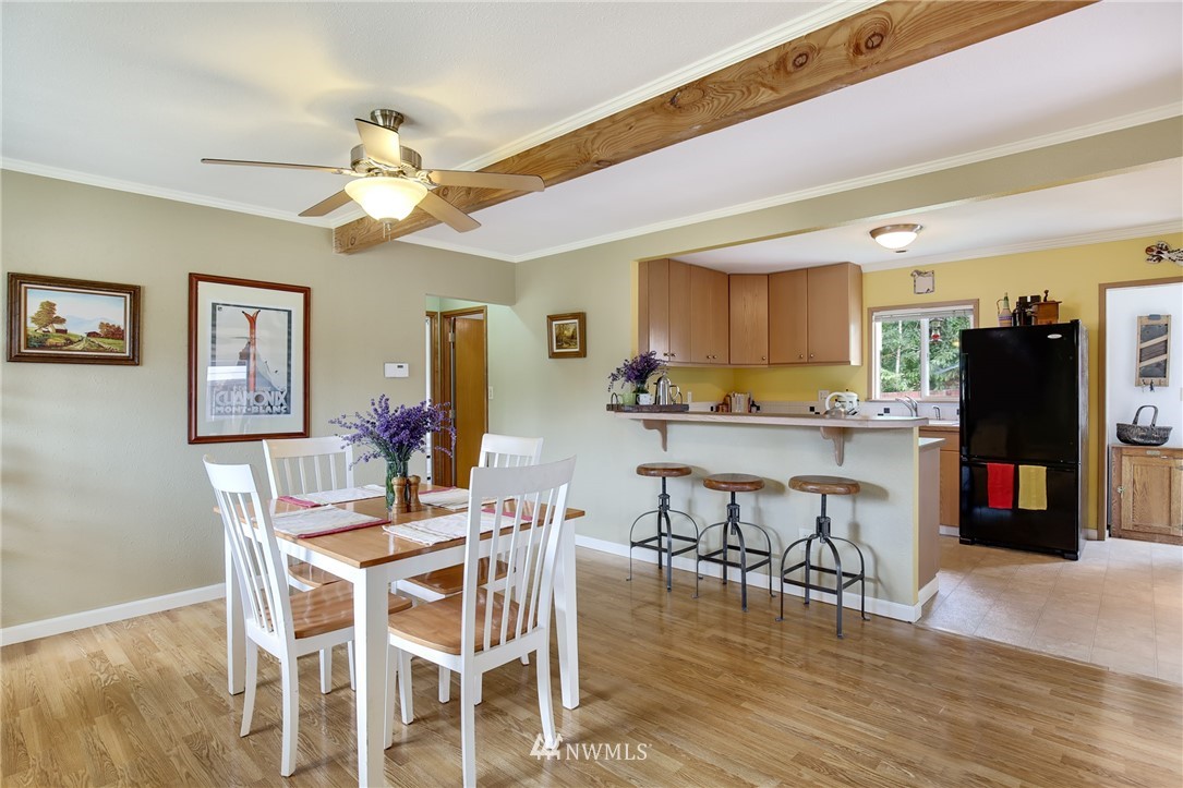 167 Lyons Avenue Northeast Renton, WA 98059 - Photo 4 of 25 Gallery Image 4
