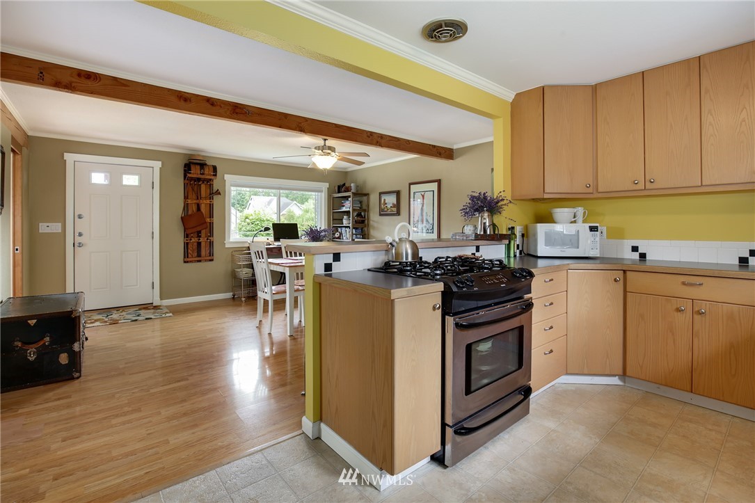 167 Lyons Avenue Northeast Renton, WA 98059 - Photo 7 of 25 Gallery Image 7