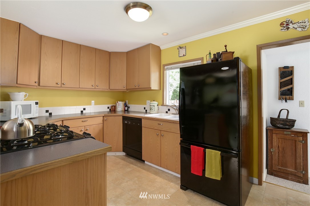 167 Lyons Avenue Northeast Renton, WA 98059 - Photo 10 of 25 Gallery Image 10