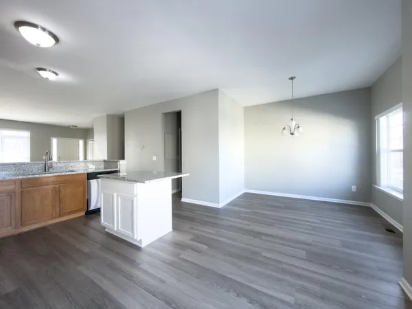 $2,275 | 187 Center Boulevard, Wixom, MI 48393