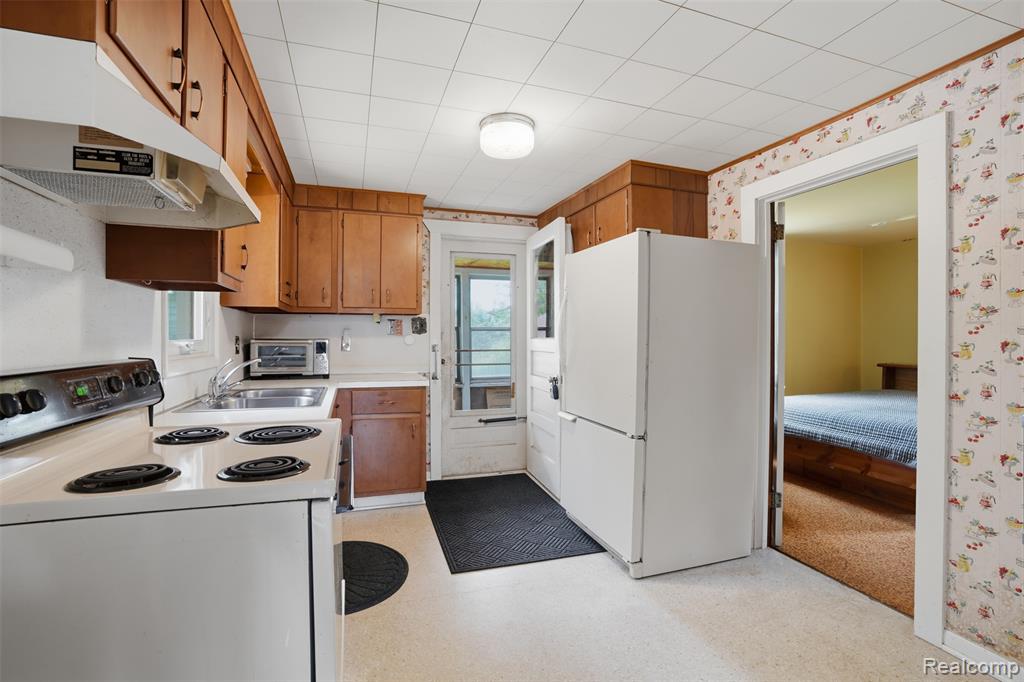 3405 West Coon Lake Road Howell, MI 48843 - Photo 7 of 36
