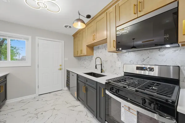 $250,000 | 16611 Marshfield Avenue, Markham, IL 60428
