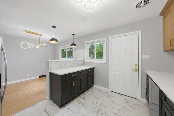 $250,000 | 16611 Marshfield Avenue, Markham, IL 60428