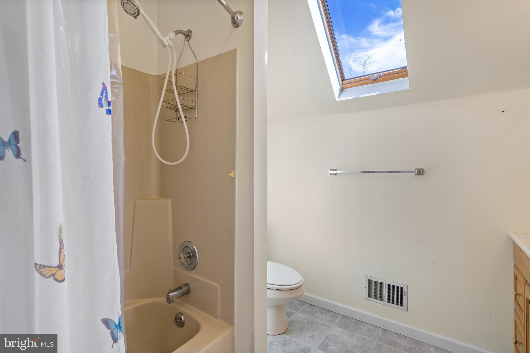 15705 Hanover Pike Upperco, MD 21155 - Photo 21 of 39 Upper Level bath