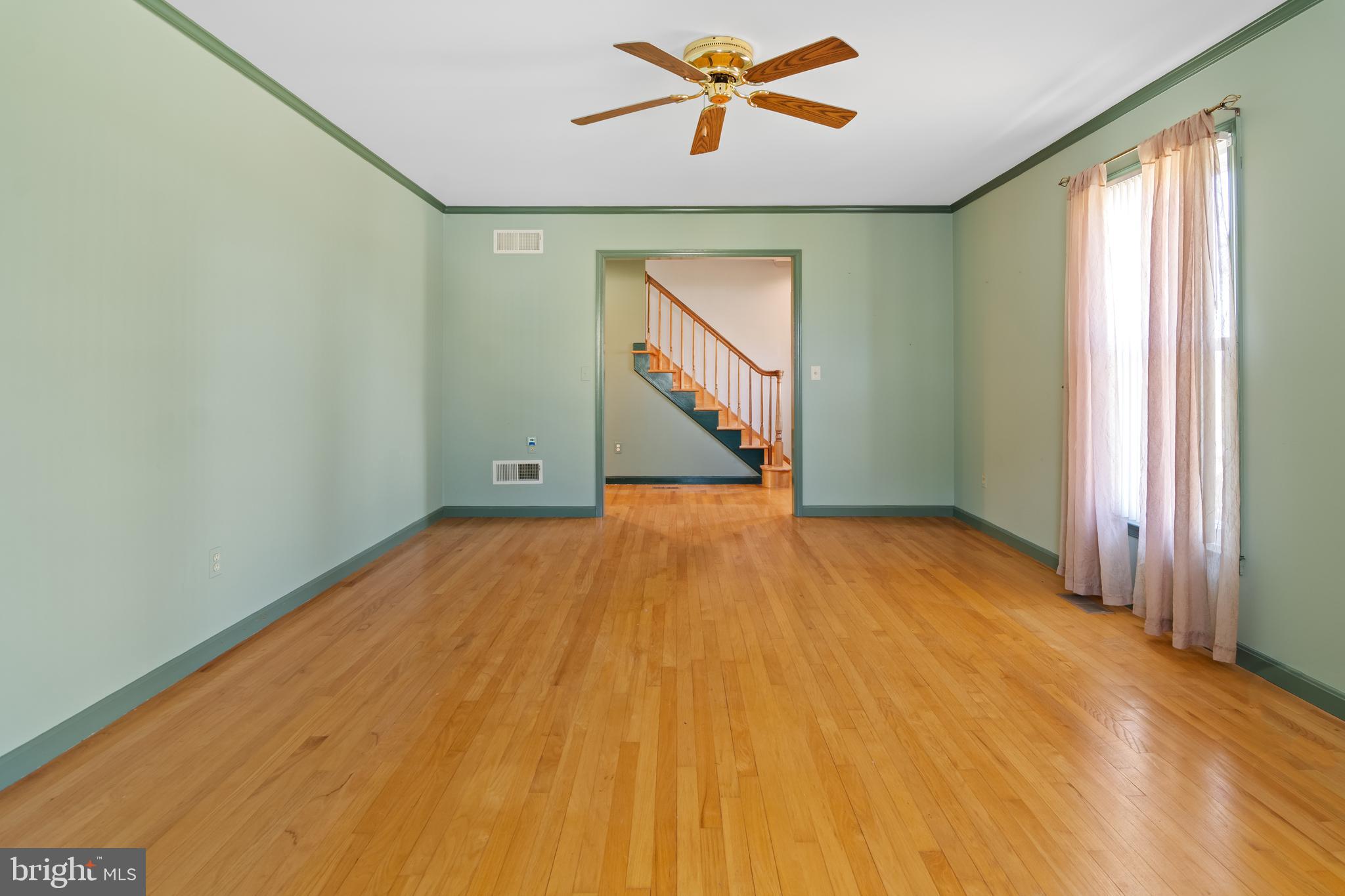 15705 Hanover Pike Upperco, MD 21155 - Photo 4 of 39 Living Room
