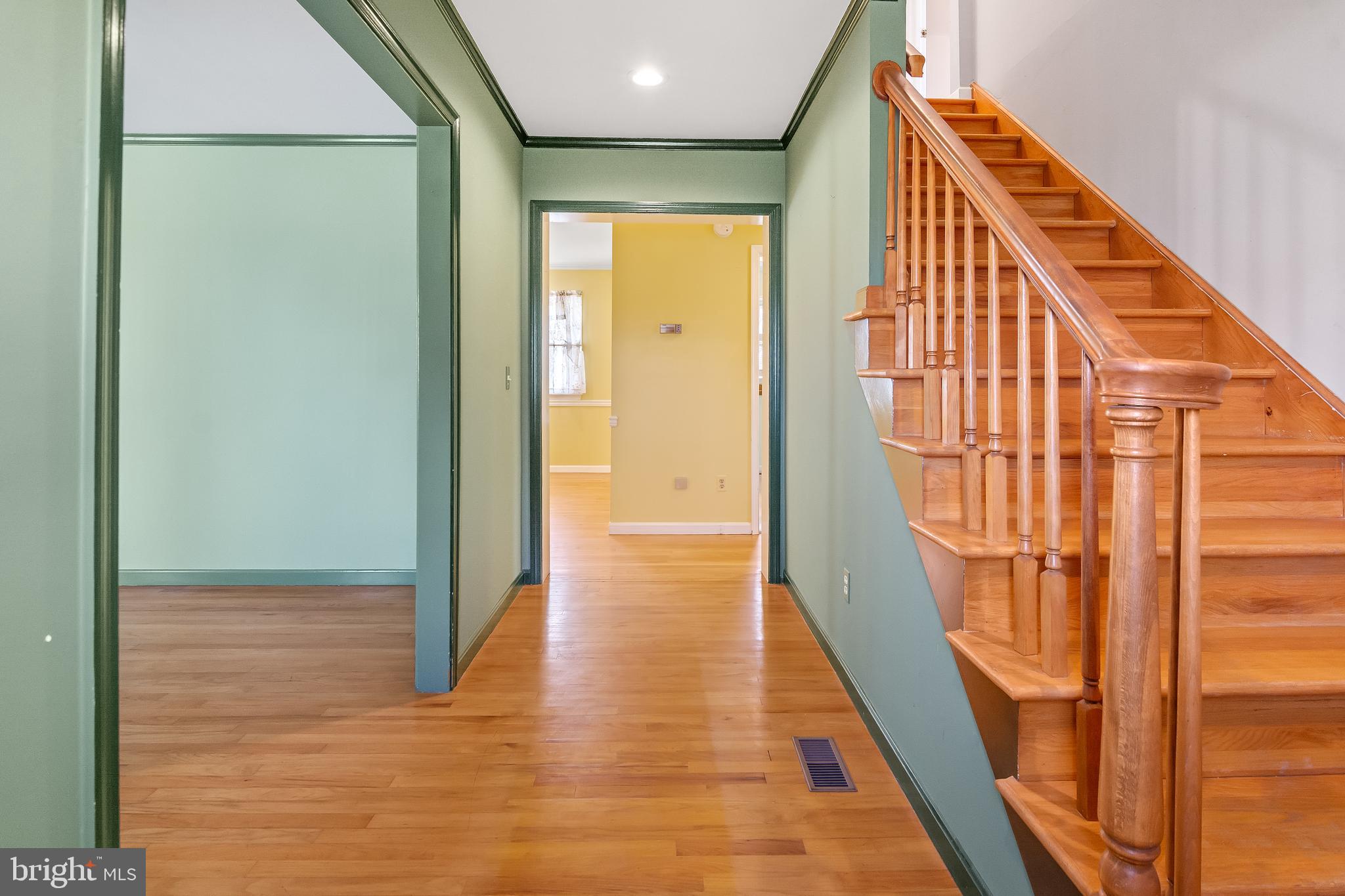 15705 Hanover Pike Upperco, MD 21155 - Photo 5 of 39 Main Hallway