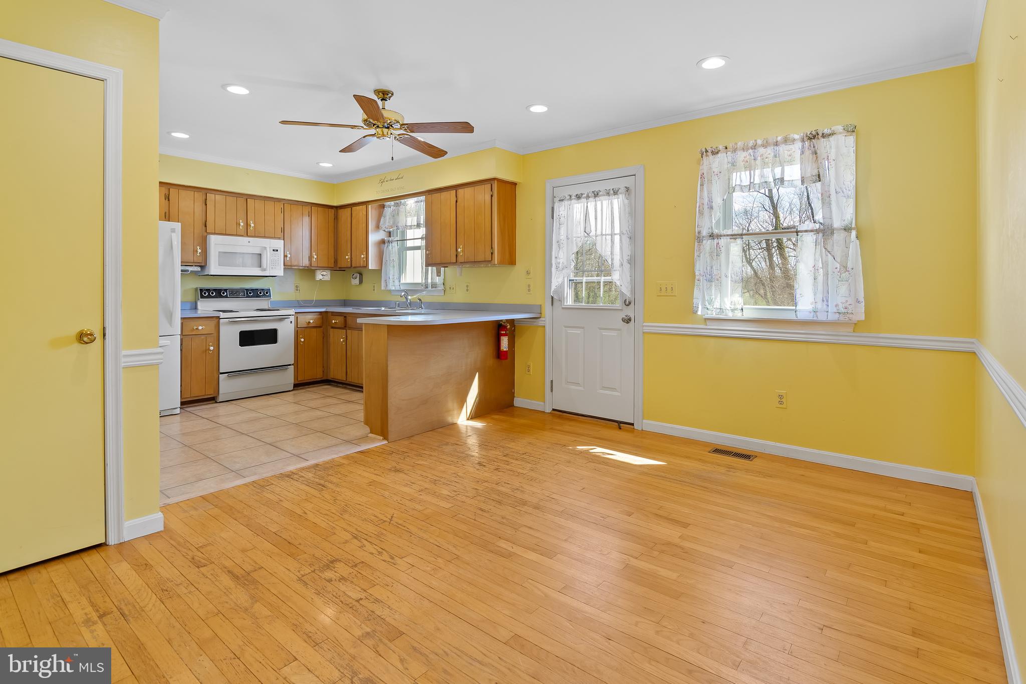 15705 Hanover Pike Upperco, MD 21155 - Photo 6 of 39 Kitchen/Dining