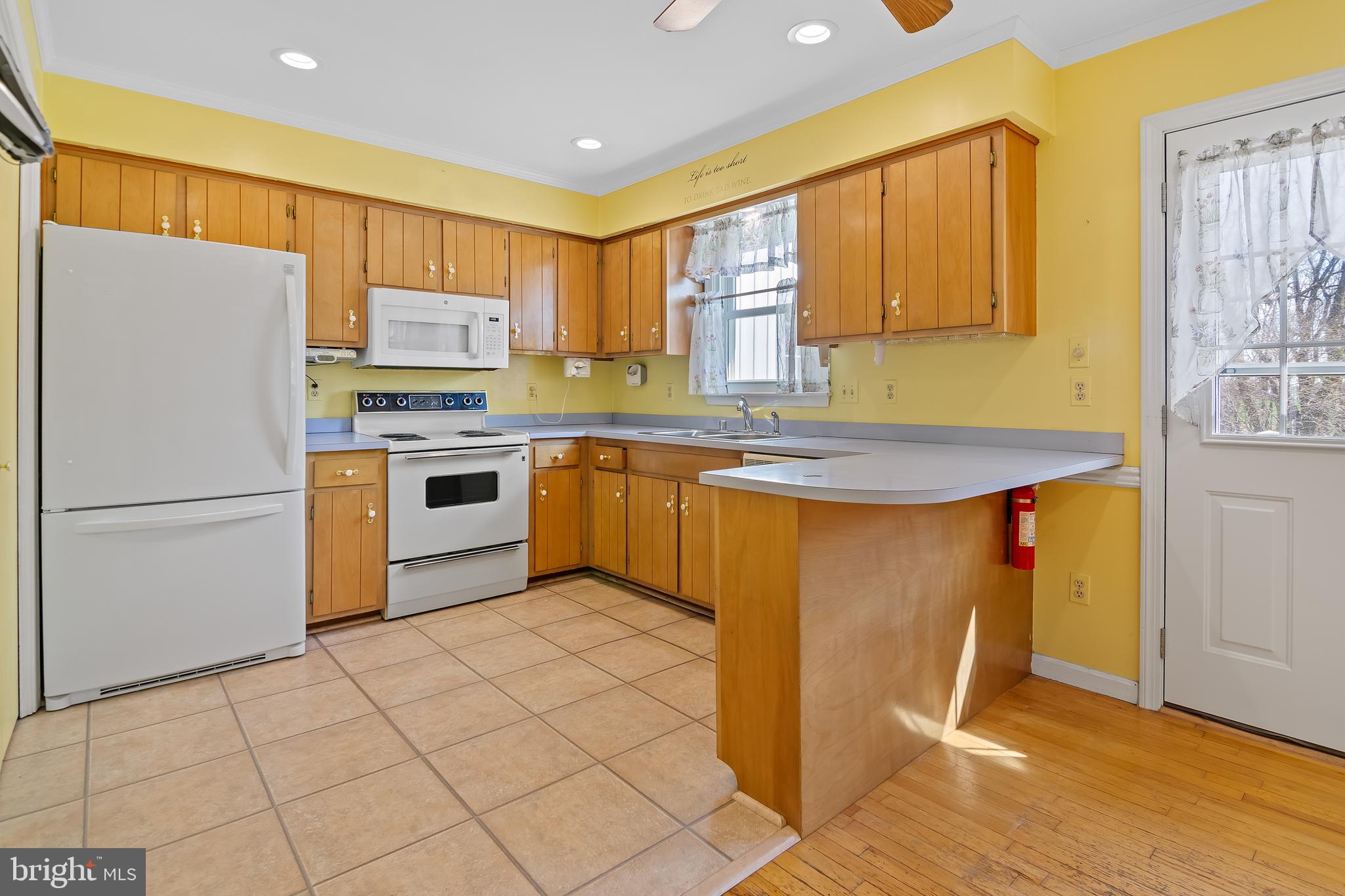 15705 Hanover Pike Upperco, MD 21155 - Photo 7 of 39 Kitchen has Breakfast bar