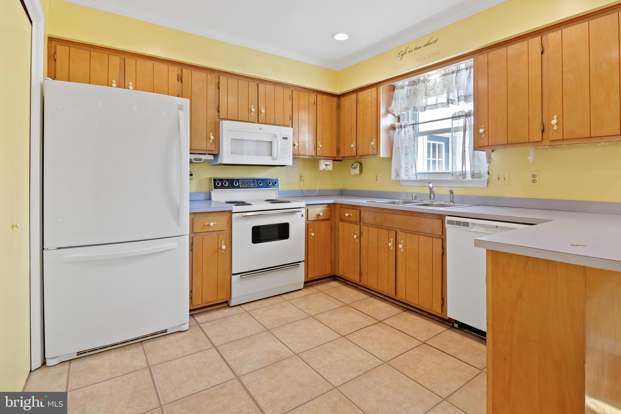15705 Hanover Pike Upperco, MD 21155 - Photo 8 of 39 Oak Cabinets