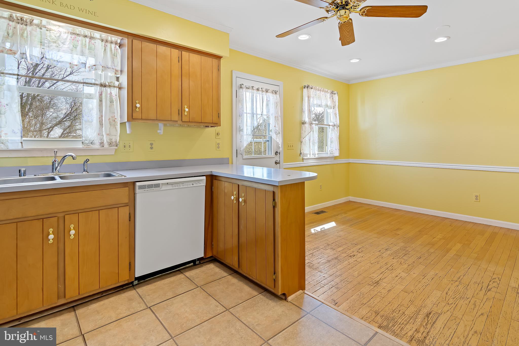15705 Hanover Pike Upperco, MD 21155 - Photo 9 of 39 Kitchen/Dining