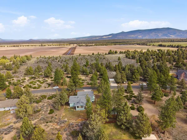 $440,000 | 15617 Sherwood Road, Weed, CA 96094