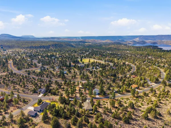 $440,000 | 15617 Sherwood Road, Weed, CA 96094