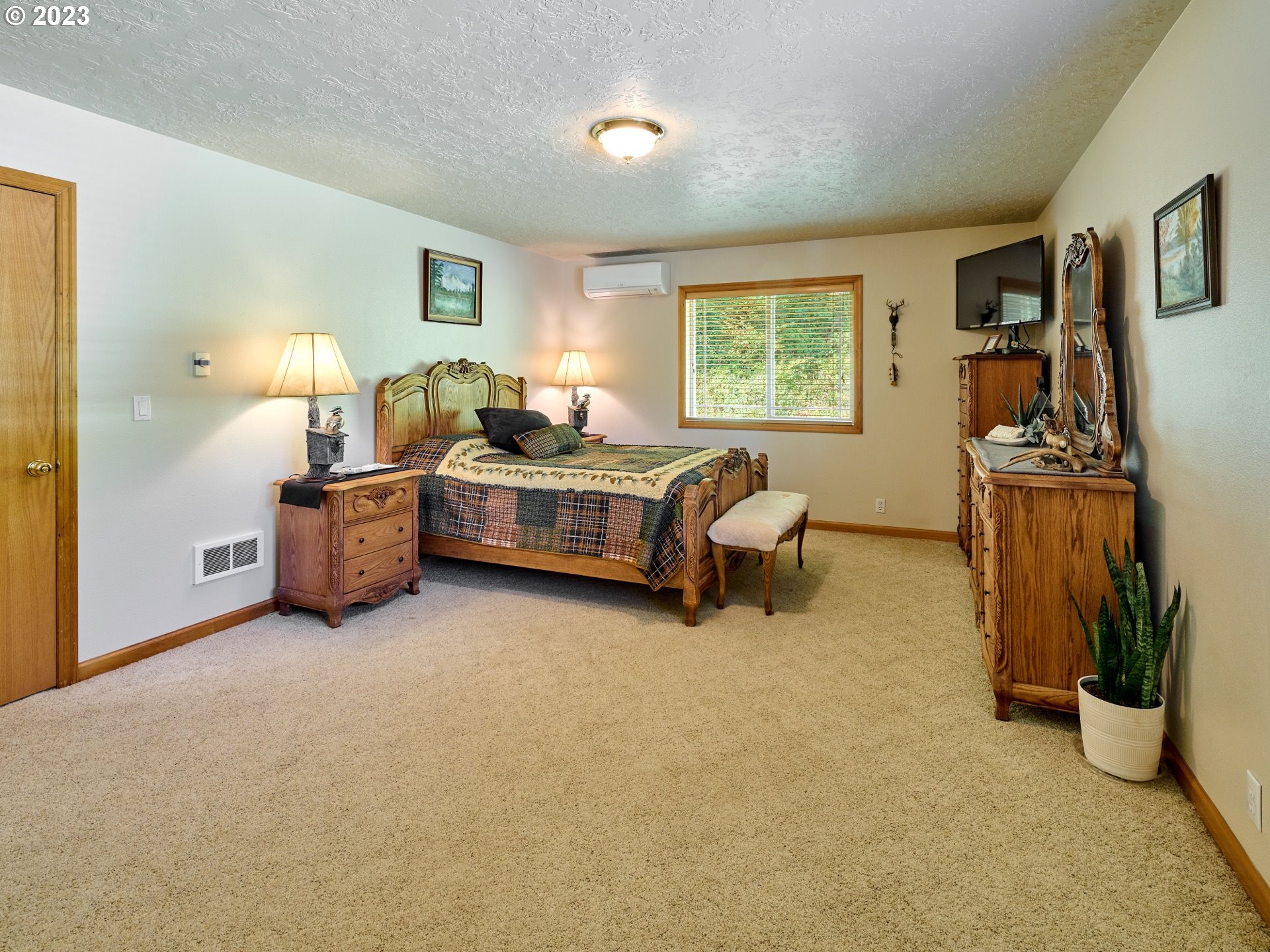 15360 May Road Dallas, OR 97338 - Photo 11 of 48 a bed room with furniture and a window