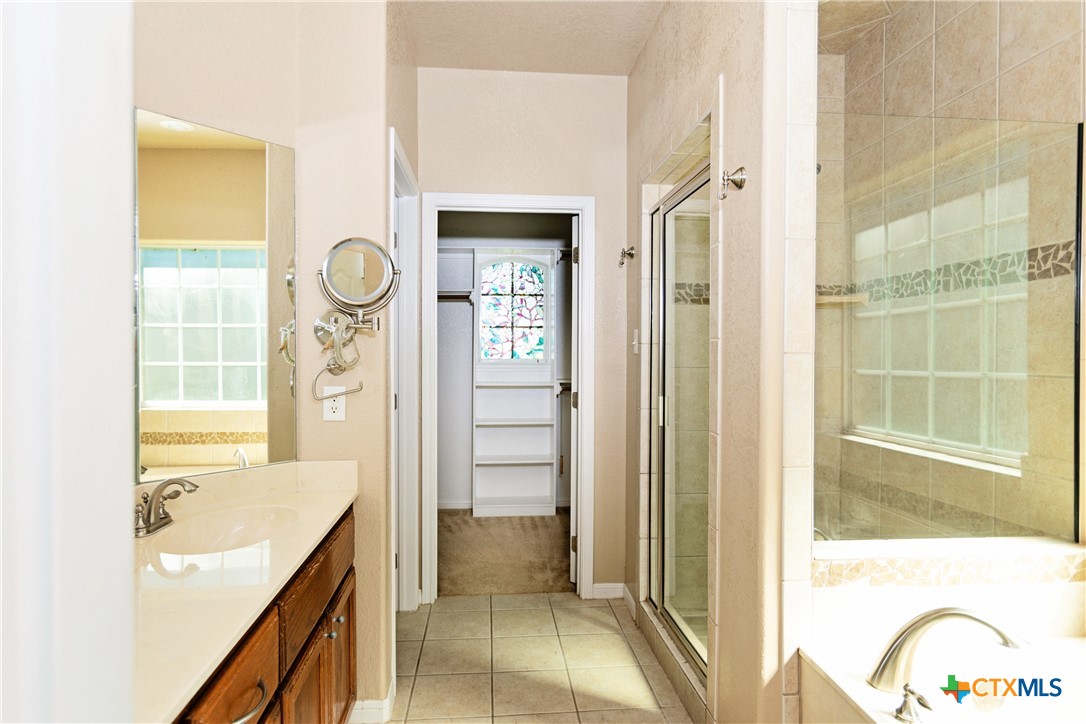 115 Squire Loop Belton, TX 76513 - Photo 34 of 38 a bathroom with a tub sink and mirror