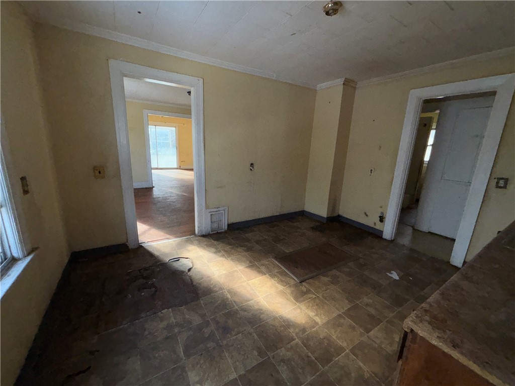 36 Ferndale Crescent Rochester, NY 14609 - Photo 13 of 14 Upper kitchen