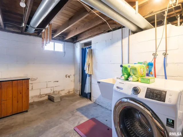 $149,000 | 112 West Essex Street, Glasford, IL 61533