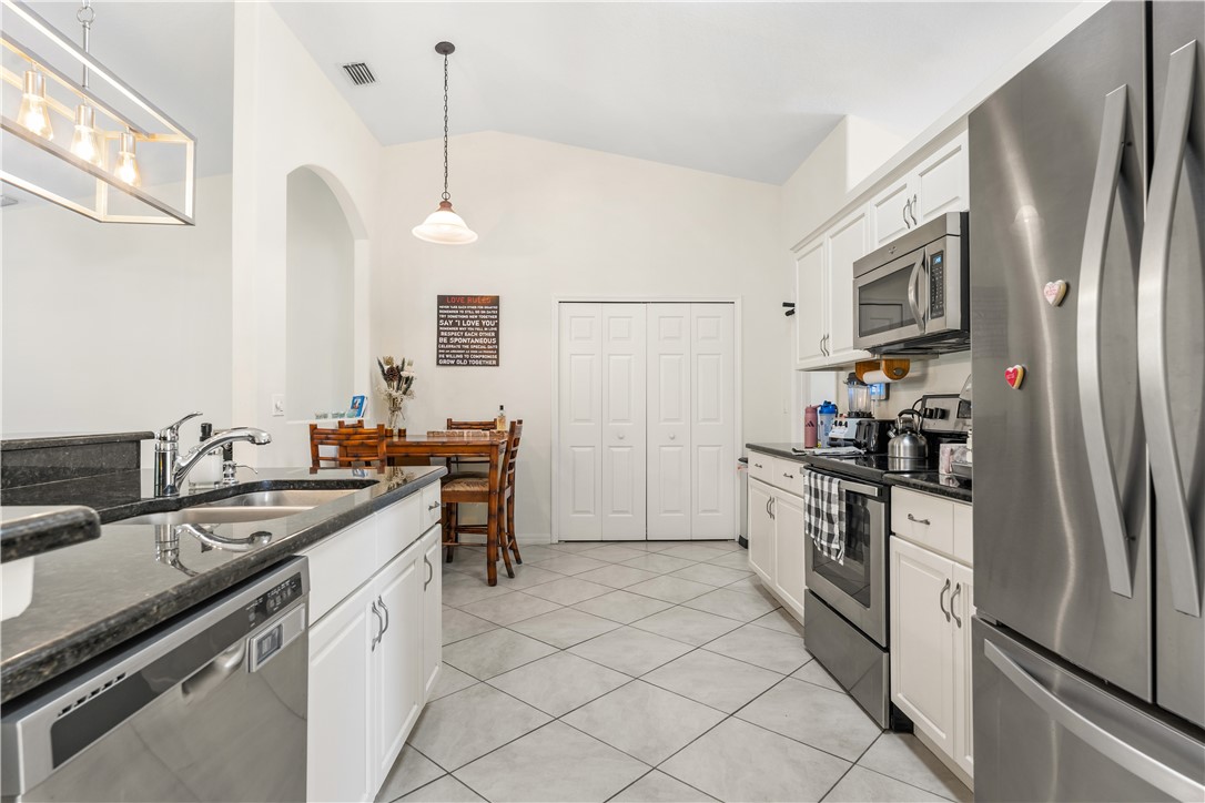 3660 2nd Street Southwest Vero Beach, FL 32968 - Photo 13 of 36