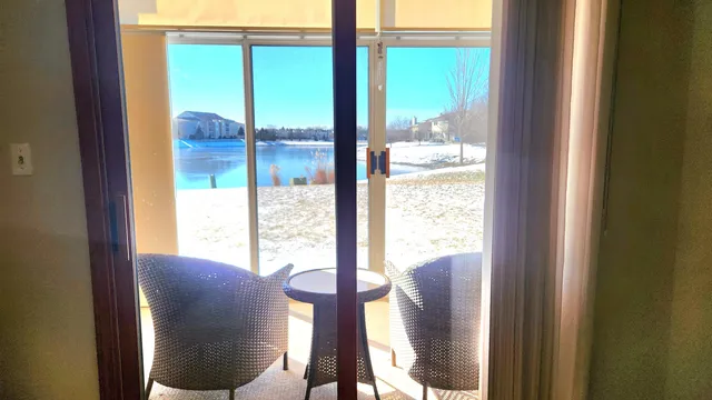 $280,000 | 18440 Pine Lake Drive, Unit 1, Tinley Park, IL 60477