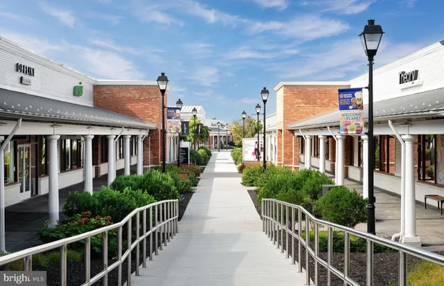 $1,099,990 | 42704 Cattail Crk Drive, Leesburg, VA 20176