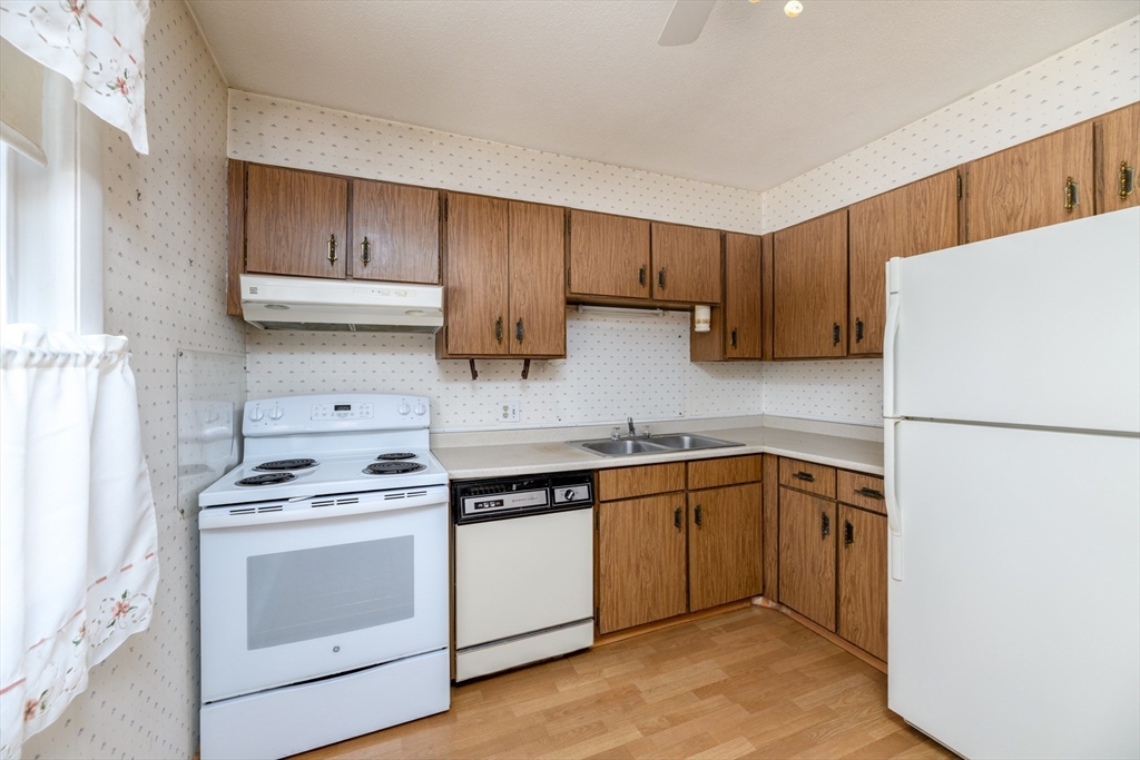 121 Bailey Street, Unit F54 Worcester, MA 01602 - Photo 5 of 15 a kitchen with a stove sink and refrigerator