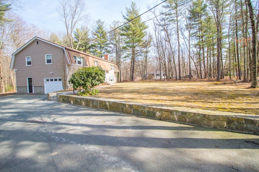 283 Kelly Road Northbridge, MA 01534 - Photo 3 of 26