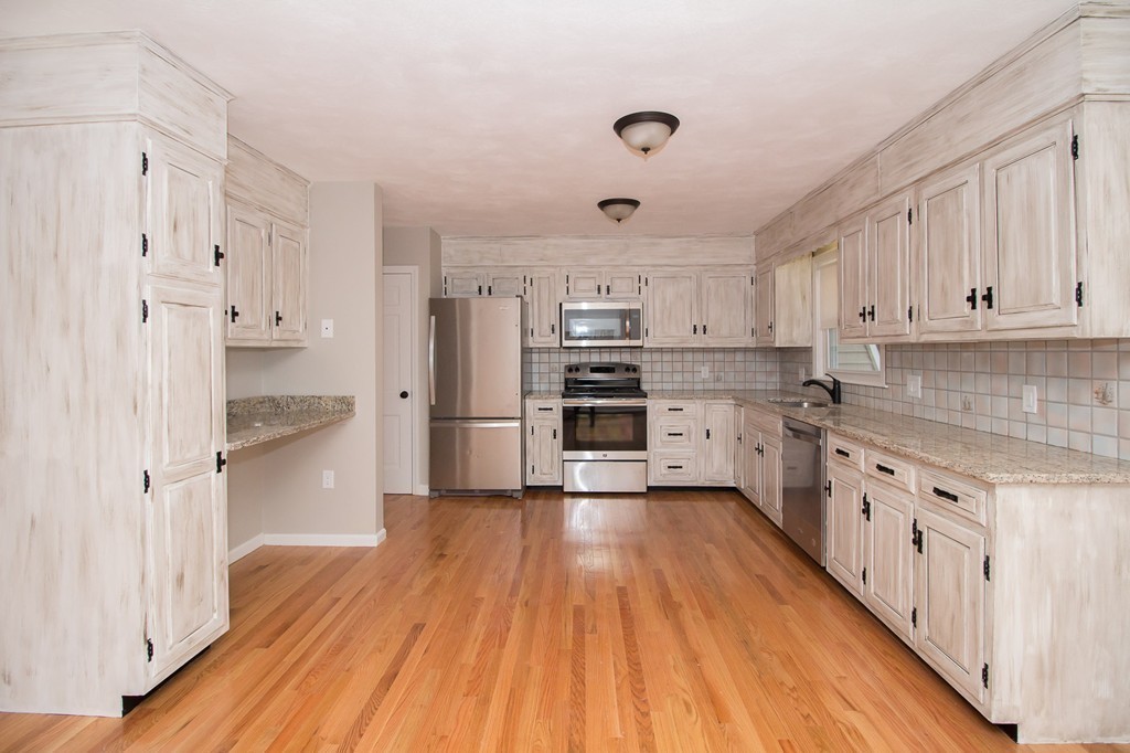 283 Kelly Road Northbridge, MA 01534 - Photo 5 of 26