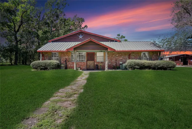 a view of a house with a yard