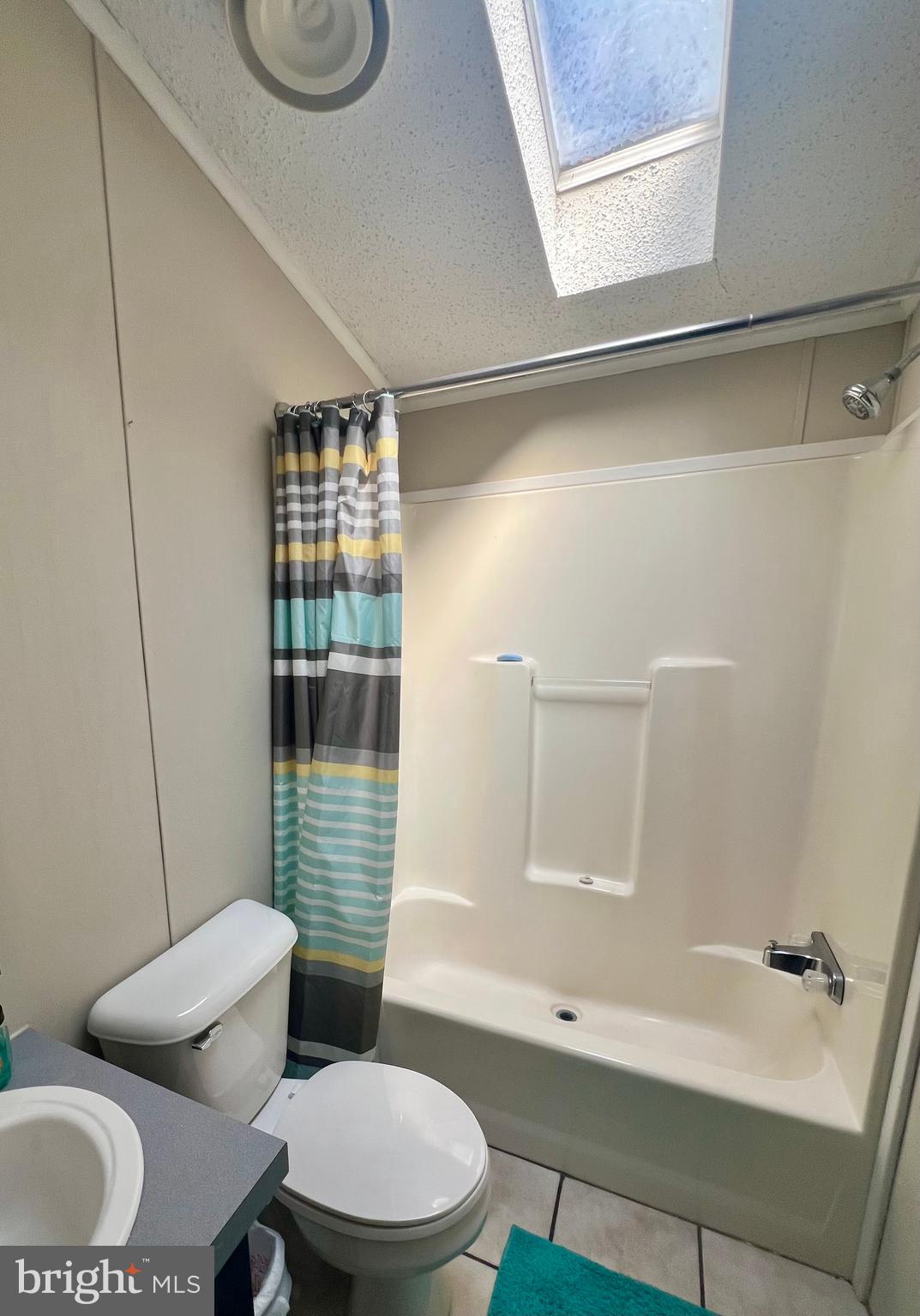 768 East Garden Road, Unit 14 Vineland, NJ 08360 - Photo 22 of 33 a bathroom with a toilet a sink and bathtub