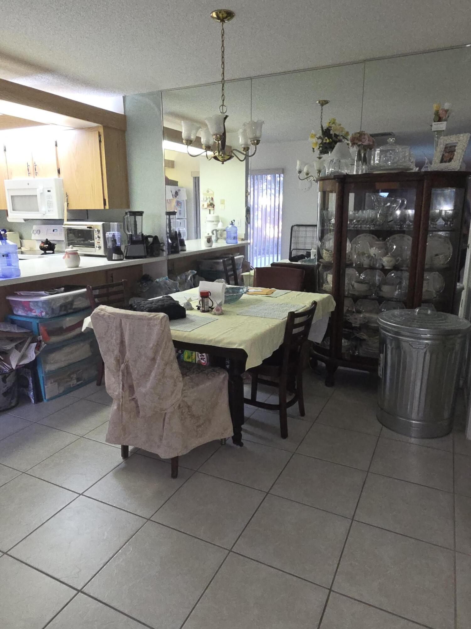 1170 6th Avenue, Unit 3A Vero Beach, FL 32960 - Photo 10 of 31 a kitchen with a table and chairs
