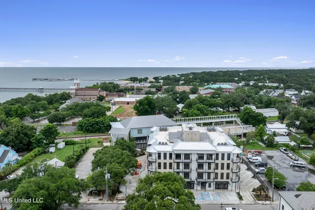 $539,900 | 124 Court Street, Unit 204, Bay St. Louis, MS 39520