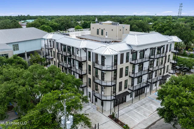 $539,900 | 124 Court Street, Unit 204, Bay St. Louis, MS 39520