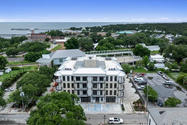 $469,900 | 124 Court Street, Unit 204, Bay St. Louis, MS 39520