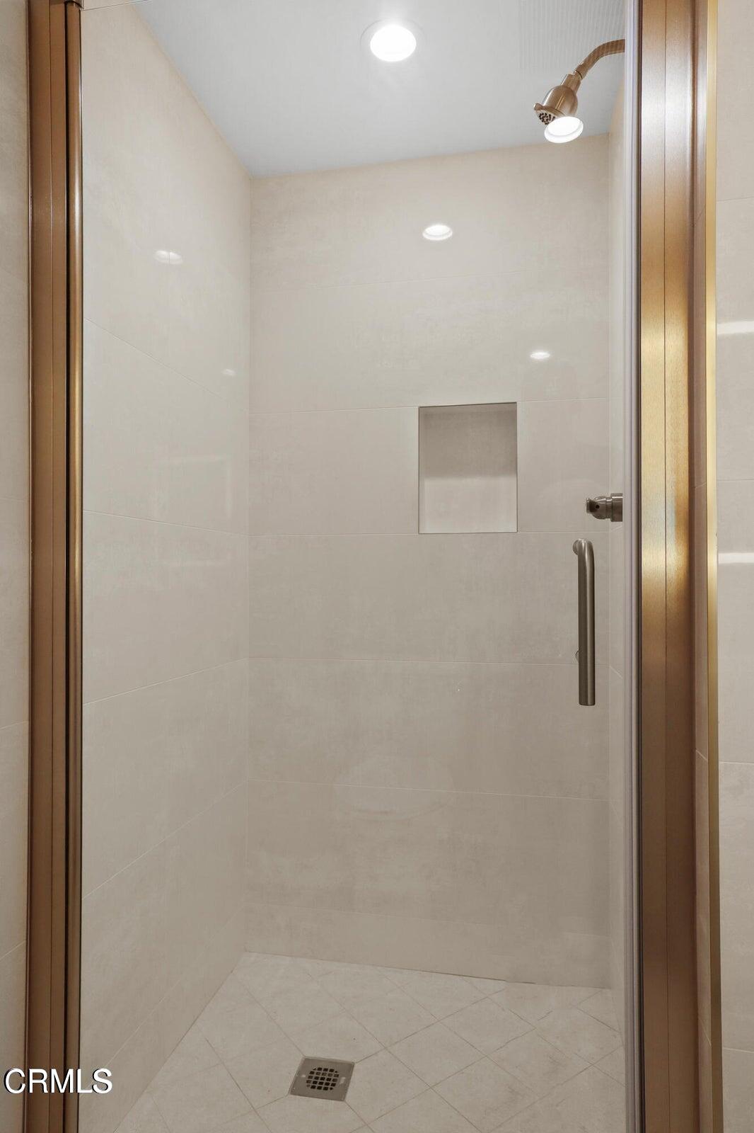 112 North Kenneth Road, Unit 101 Burbank, CA 91501 - Photo 19 of 20 a bathroom with a shower