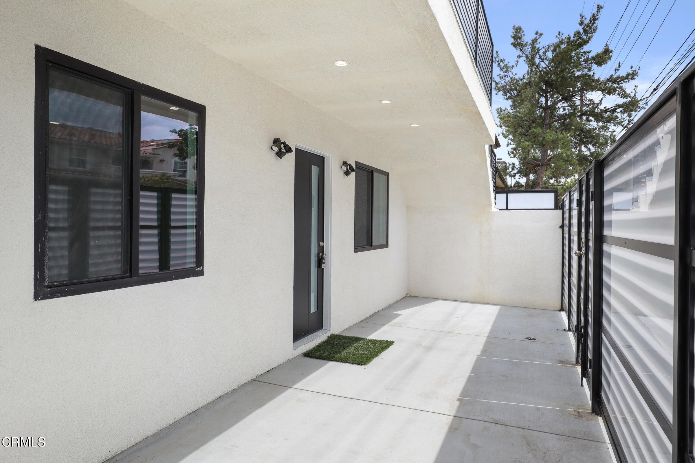 112 North Kenneth Road, Unit 101 Burbank, CA 91501 - Photo 2 of 20 a view of entryway
