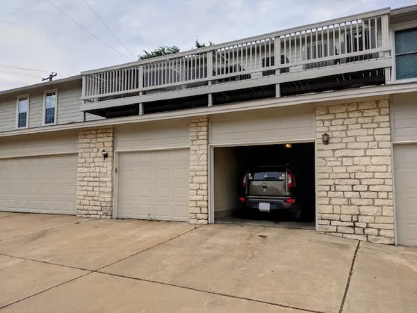 $2,300 | 639 West 31st 1/2 Street, Austin, TX 78705