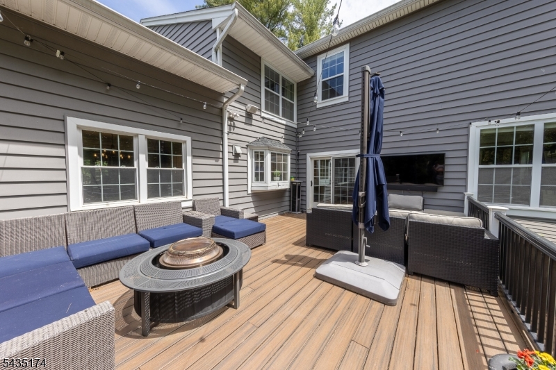 27 Burlington Road Berkeley Heights, NJ 07974 - Photo 14 of 35